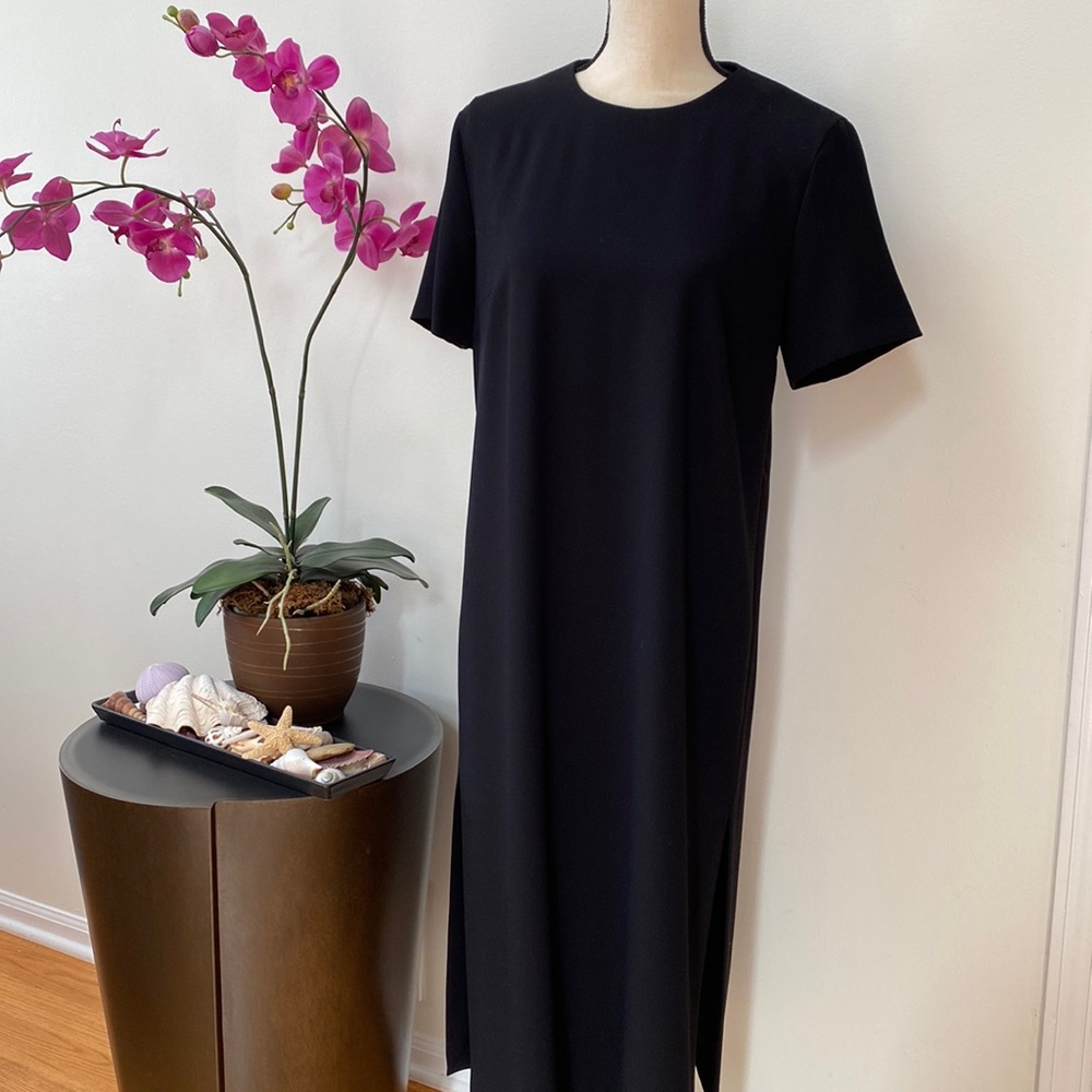 Simple straight midi shin dress.